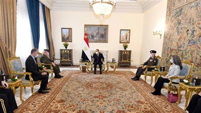 السيسي يلتقي الفريق أول كينيث ماكينزي قائد القيادة المركزية الأمريكية