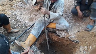 إصلاح هبوط أرضي بسبب الصرف الصحي في منطقة طوسون شرق الإسكندرية