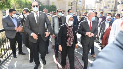 وزيرة الصحة تتفقد مستشفى إيزيس التخصصي.. وتؤكد: أول صرح متخصص في النساء والولادة لخدمة أهالي الصعيد