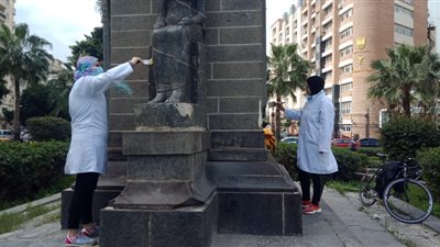 استكمال تنظيف وصيانة تماثيل حديقة نوبار بالإسكندرية 