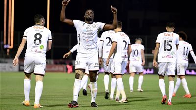 الشباب يمطر شباك الأهلي بثلاثية ويتمسك بصدارة الدوري السعودي 