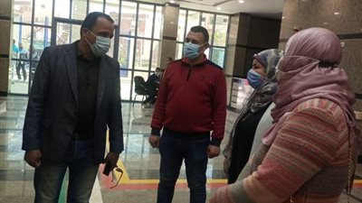 حملة على مستشفى كفر شكر المركزي بالقليوبية المخصصة لاستقبال حالات كورونا لمتابعة تواجد الأطباء (صور)