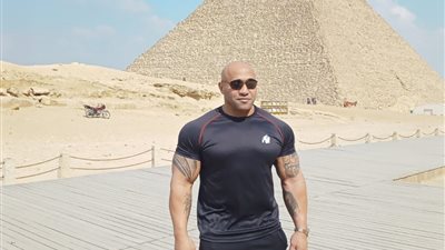 أهرامات الجيزة تستقبل الكابتن دينيس جميس مدرب بيج رامي (صور)