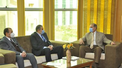 رئيس جامعة كفر الشيخ: تطبيق الإجراءات الاحترازية بشكل حازم أثناء الامتحانات (صور)