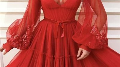 لعاشقات البساطة.. فساتين خطوبة ربيع 2021 (صور)