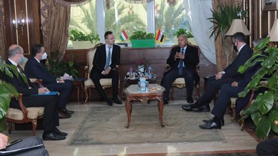 وزيرا النقل المصري والخارجية المجري يبحثان التعاون في تصنيع 200 عربة نوم جديدة