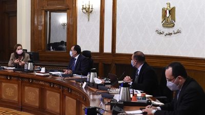 رئيس الوزراء يجتمع بالحكومة لمناقشة الاستعداد لامتحانات الفصل الداسى الأول عبر الـ