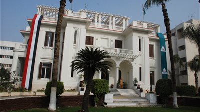 محافظة الجيزة تخاطب المجتمعات العمرانية لتخصيص أرض فضاء كساحة لسيارات مبادرة الإحلال