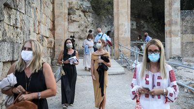 اليونان تدرس دخول البريطانيين الحاصلين على اللقاح أراضيها