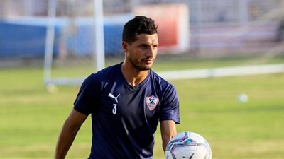 طارق حامد يخضع لجلسة استشفاء في منزله بعد العودة من السنغال (صورة)