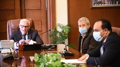 محافظ بورسعيد يحذر من الوضع الوبائي لكورونا.. ويطالب بعدم تخزين الأدوية