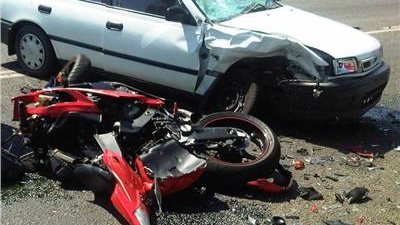 إصابة شخصين في تصادم سيارة ملاكي ودراجة بخارية في المحلة