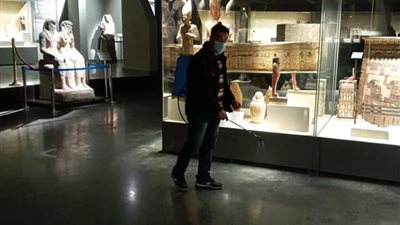 السياحة تواصل أعمال التعقيم والتطهير داخل المتاحف لمواجهة كورونا