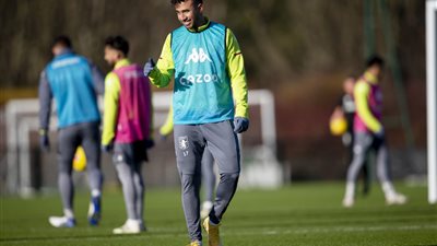 تريزيجيه ينهي تدريباته مع أستون فيلا لمواجهة ليدز يونايتد في 