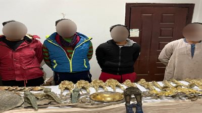 حل لغز سرقة محل مشغولات برونزية والقبض على 3 أشخاص بباب الشعرية