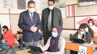 محافظ الغربية يتابع أداء طلاب المدارس الثانوية لامتحان النصف الأول من العام  الدراسي (صور) 
