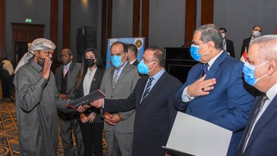 تسليم 10 آلاف وثيقة تأمين تكافلي للعمالة غير المنتظمة والصيادين بالإسكندرية (صور)