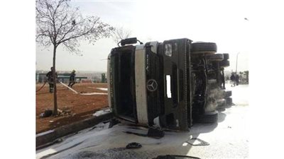 انقلاب سيارة محملة بغاز مسال على الطريق الدولي بكفر الشيخ