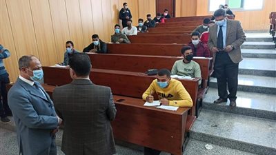 انتظام عملية الامتحانات بجامعة دمياط وسط تطبيق الإجراءات الاحترازية