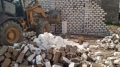 إزالة 3 حالات تعدٍّ على أرض زراعية بالفيوم وإحالة المخالفين للنيابة العسكرية (صور)