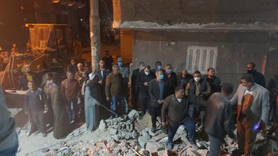 محافظ أسيوط: استخراج 9 أشخاص من أسفل أنقاض المنزل المنهار بالفتح (فيديو)