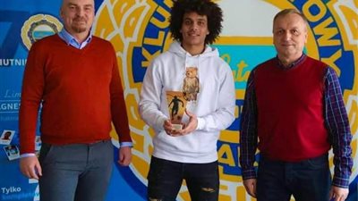 عبدالله حافظ يتوج بأفضل لاعب في فريقه بالدوري البولندي 