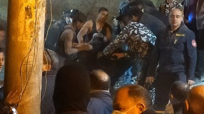 محافظ أسيوط يتفقد موقع المنزل المنهار بالفتح.. ويعلن إنقاذ 10 أشخاص وانتشال 3 جثث