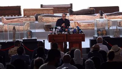 مطالبات بمنع وزير السياحة والآثار من الظهور في مختلف وسائل الإعلام (مستند)