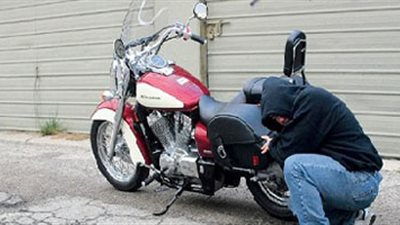 للتحريات.. النيابة تأمر بحجز شاب سرق دراجة نارية بحلوان