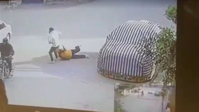 ضحية سحل جديدة أثناء سرقة حقيبتها بمصر القديمة.. ودورية أمنية تُنقذها