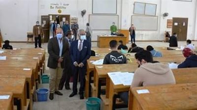 رئيس جامعة بورسعيد: نعمل على توفير بيئة آمنة وجو نفسىي مناسب لأداء الامتحانات (صور)