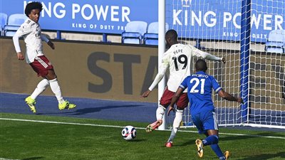 أرسنال يوقف قطار ليستر سيتي بثلاثية في البريميرليج