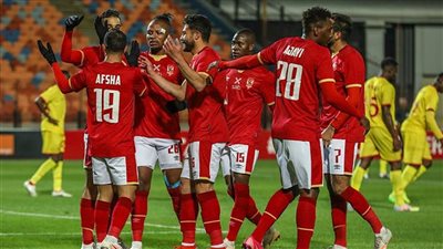 حافلة الأهلي تصل ملعب السلام استعدادا لمواجهة طلائع الجيش 