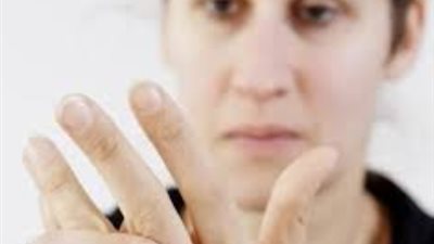 منها السرطان والانسداد الرئوي.. تغير شكل الأصابع أو الأظافر يدل على الإصابة بالأمراض