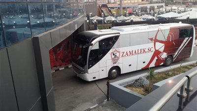 حافلة الزمالك تصل ستاد السلام استعدادًا لمواجهة وادي دجلة