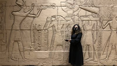 عالمة آثار تفوز بجائزة الأكثر تأثيرًا ضمن 50 امرأة مؤثرة في مصر