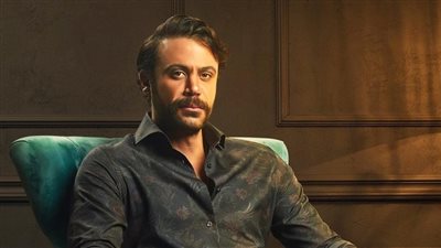 محمد إمام بوجه مخفي في بوستر  مسلسل 