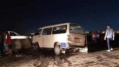 بالأسماء.. إصابة 9 أشخاص في حادث تصادم سيارة نقل مع ميكروباص بطريق 