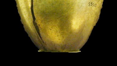 مصدر بمتحف التحرير  يوضح حقيقة نقل إناء الملك بسوسنيس الأول للمتحف الكبير 