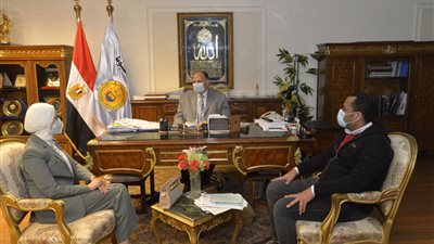 محافظ أسيوط يلتقى أعضاء النواب والشيوخ لاستعراض مشروعات تطوير الريف