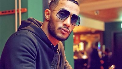 محمد رمضان وشقيقه يغنيان 