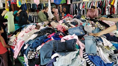 توجيه حكومي بمنع استيراد الملابس المستعملة الواردة إلى بورسعيد