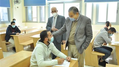 جامعة كفر الشيخ: تحرير 18 حالة غش و20 طالبًا أدوا الامتحانات في لجان خاصة (صور) 