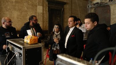 محمد ثروت وابنه في ضيافة منى الشاذلي الخميس المقبل