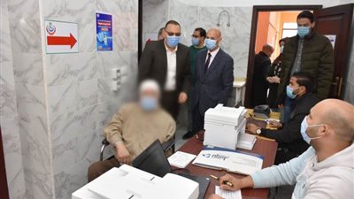 بدء تطعيم كبار السن وأصحاب الأمراض المزمنة بلقاح كورونا في الشرقية (صور)