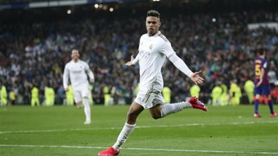 ريال مدريد يُعلن إصابة ماريانو دياز قبل الديربي