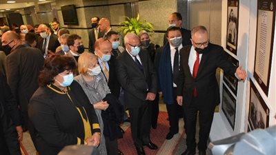 وزيرة الثقافة تفتح معرض 