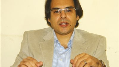 خبير أمن معلومات: نعيش عصر صناعة التريند والكمبيوتر له ذاكرة كدماغ البشر 