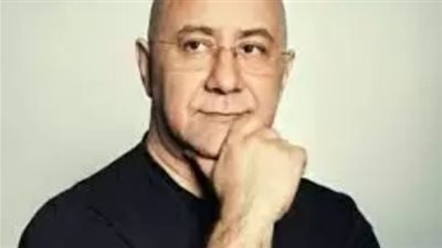 الشاعر بهاء الدين يطالب متابعيه بالدعاء لابنته بالشفاء: 