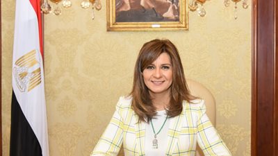 في ندوة عبر Clubhouse.. وزيرة الهجرة تستجيب لاستغاثة أسرة بشأن ابنها المريض باسكتلندا